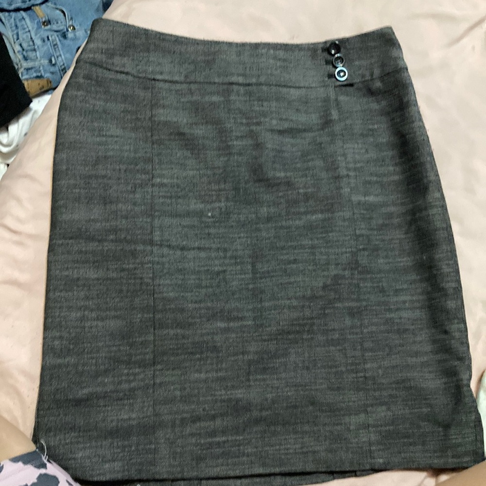 Static pencil skirt